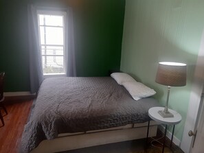 Front bedroom 