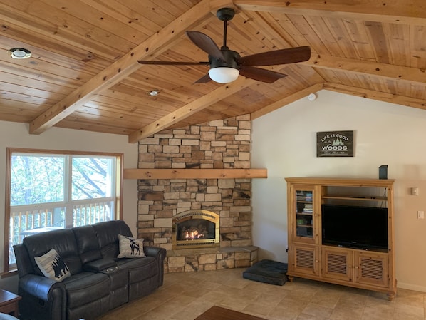 Living room with gas fireplace, opens to back patio with gas bbq grill