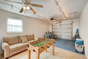 Hangout Garage