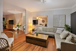 The most relaxing Sitting Room ever - play a game, enjoy your morning coffee