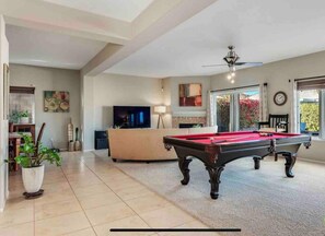 Entertaining Space and Pool Table, plus Smart TV