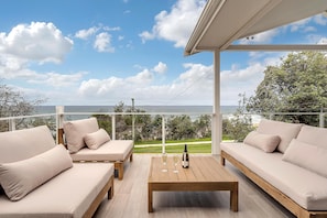 'Drift' - Absolute Beachfront at Coledale w/ Panoramic Views & Multiple Living Zones