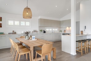 'Drift' - Absolute Beachfront at Coledale w/ Panoramic Views & Multiple Living Zones