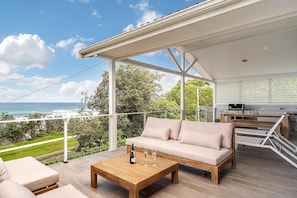 'Drift' - Absolute Beachfront at Coledale w/ Panoramic Views & Multiple Living Zones