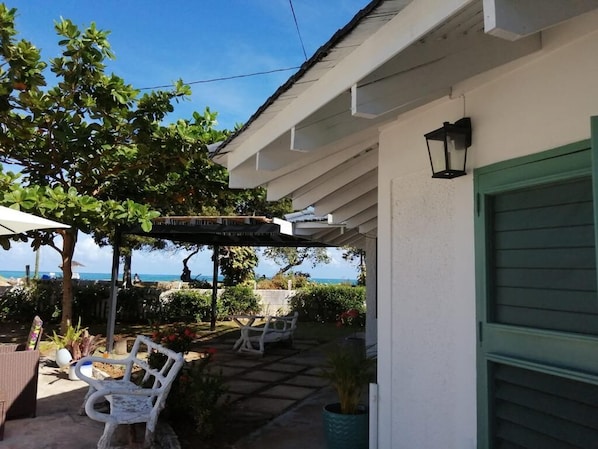 Garden space with table & chairs and an uninterrupted sea view