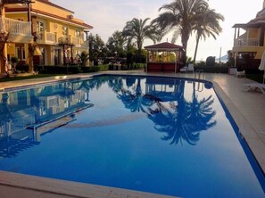 Seaside shared beachfront pool