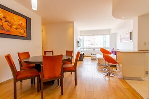 Modern and sophisticated dining room