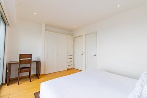 Room with a work nook for your tasks