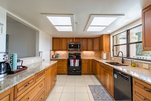 Large kitchen with all the amenities for cooking.