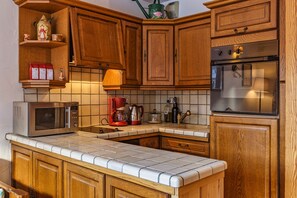 Fully equipped kitchen
