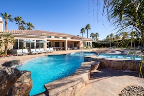 Spacious backyard with huge pool & 10+ person jacuzzi