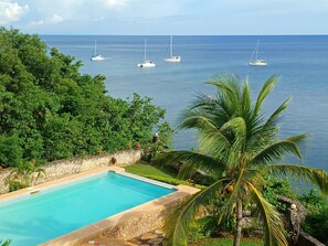 View across the garden and private swimming pool in Villa Camotes.