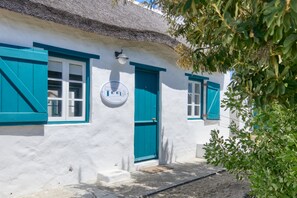 Cape Creek Cottage: Front Entrance