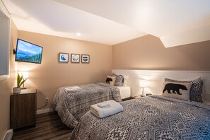 Bedroom 2 - option of 2 twins or 1 king bed