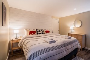 Master Bedroom- option of 1x King bed  or 2x Twin beds