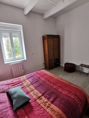Chambre  13 m2-1 armoire+1 penderie+Lit 140x190
Chauf + Volet roulant électriq
