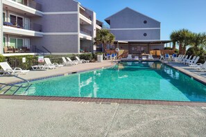 Community Amenities | Outdoor Pool & Hot Tub