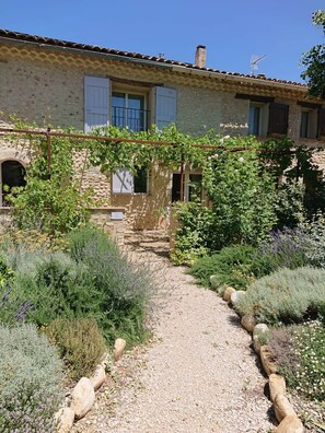 Entrance and terrace (2)