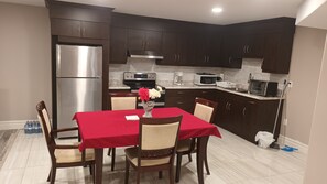 Kitchen with Dining Table