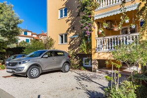 Parkplatz direkt am Haus