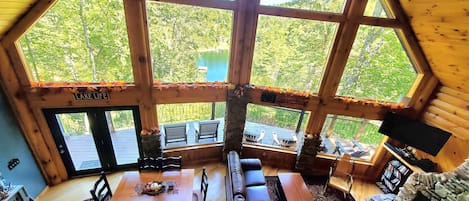 Relax inside or sit on the deck over looking beautiful lake Watauga 