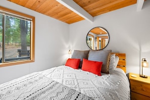 Queen bed (sleeps 2) in Primary bedroom