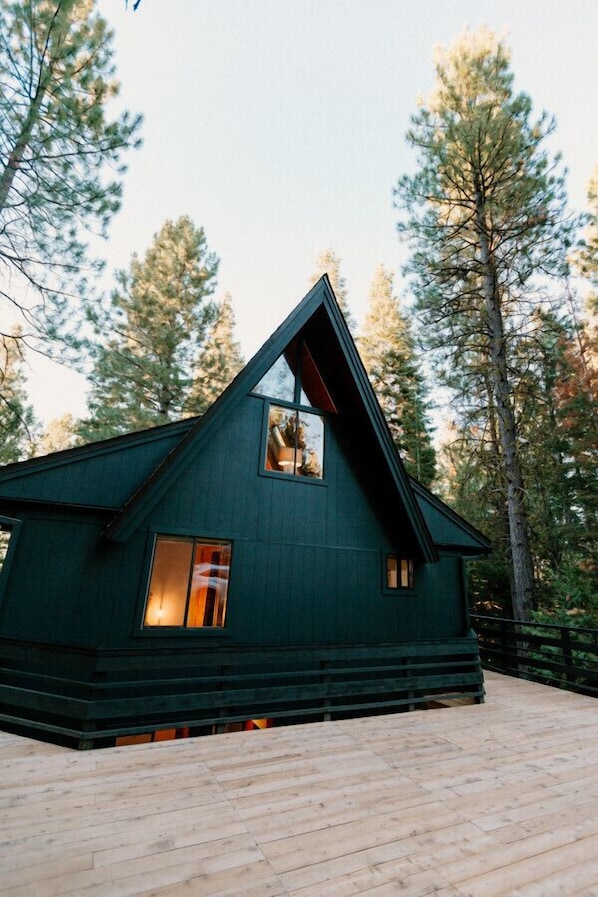 Front of cabin & deck, with newly painted sleek exterior & wraparound cedar deck