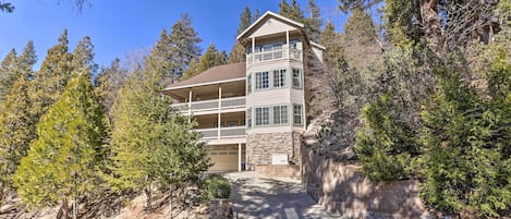 Lake Arrowhead Vacation Rental | 4BR | 4BA | 4,000 Sq Ft | Stairs Required