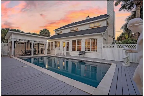 Beautiful Saltwater pool!