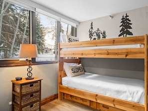 Nook / Two Twin Beds