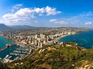 Cloud, Water, Sky, Water Resources, Building, Mountain, Blue, Skyscraper, Natural Landscape, Cityscape