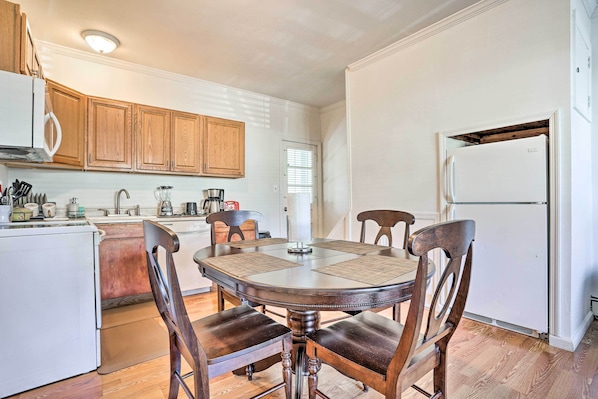 East Meadow Vacation Rental | 1BR | 1BA | 1,075 Sq Ft | Stairs Required