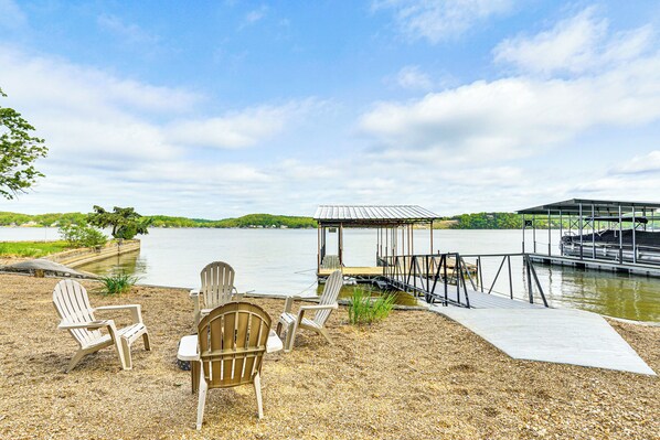 Linn Creek Vacation Rental | 3BR | 2BA | Stairs Required | 2,240 Sq Ft
