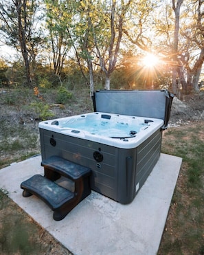 Outdoor spa tub