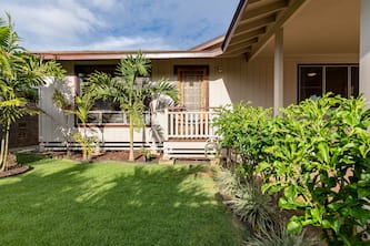 Perfect Family Beach House. Walk out gate to Amazing Beach.