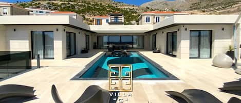 Luxury Villa "G"