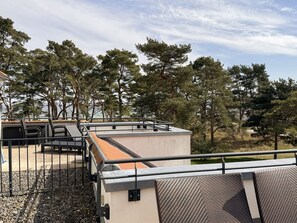 bestuhlte Dachterrasse Wohnung 2.12 mit Meerblick