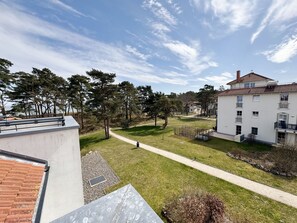 bestuhlte Dachterrasse Wohnung 2.12 mit Meerblick