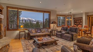 Great room with mountain views!