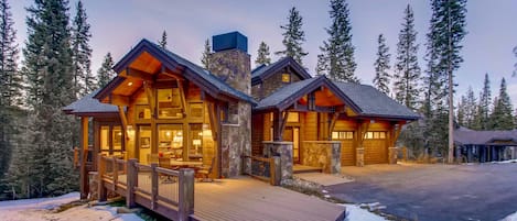 Rocky Mountain Lodge