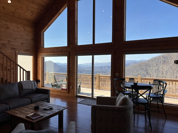 Sit in living room and enjoy the mountain views from the large Windows. 