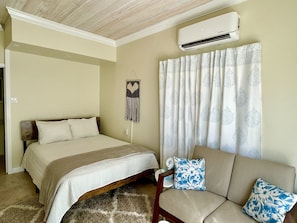 Queen bed and AC