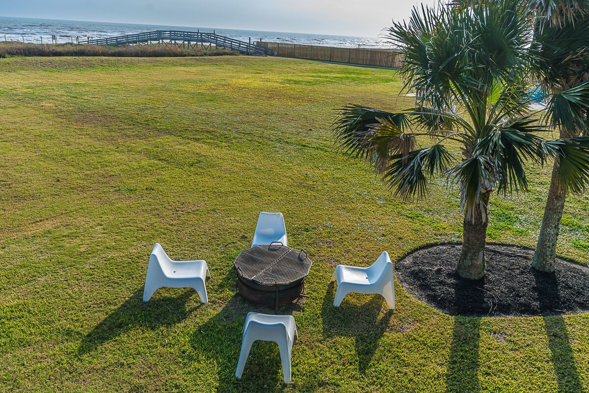 Spectacular 5 Bedroom 5 1/2 Bath Beachfront on 1.75 acres; Whole House Generator