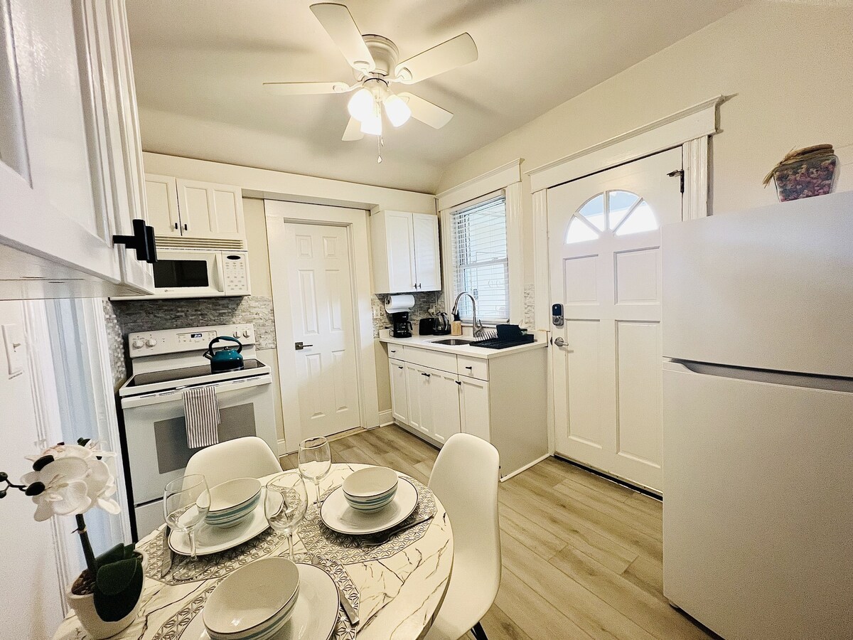 <br>❤️High-Line Harbor Flat 2 BD | Train  | Harbor Point Access | 40 Minutes to NYC
