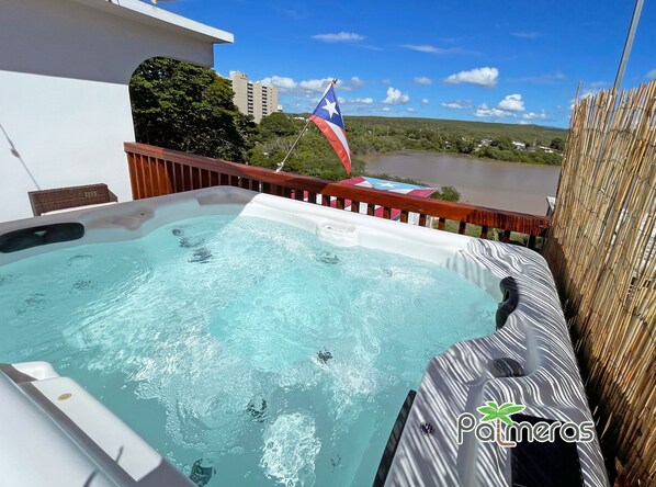 Outdoor spa tub