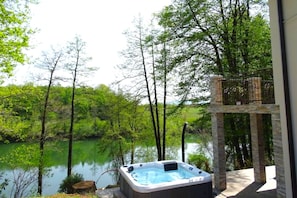 Terrace with whirlpool for 5 people