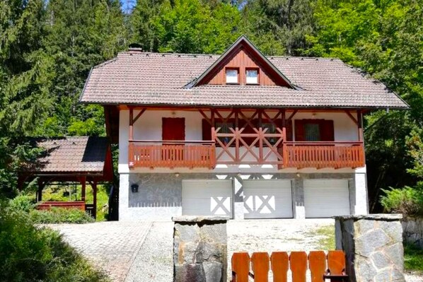 Maison au printemps