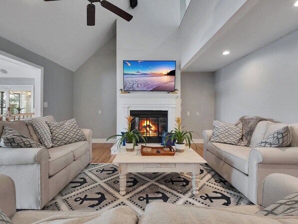 4k tv, gas fireplace, sleeper sofa