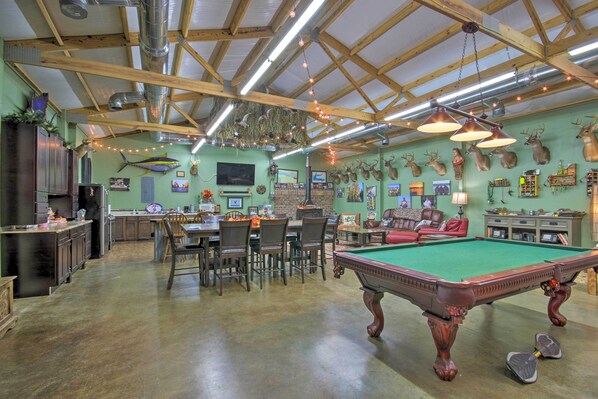 Saint Matthews Vacation Rental | 1BA | Studio | Step-Free Access | 1,800 Sq Ft