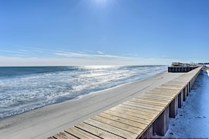 Walk to Beach & Boardwalk